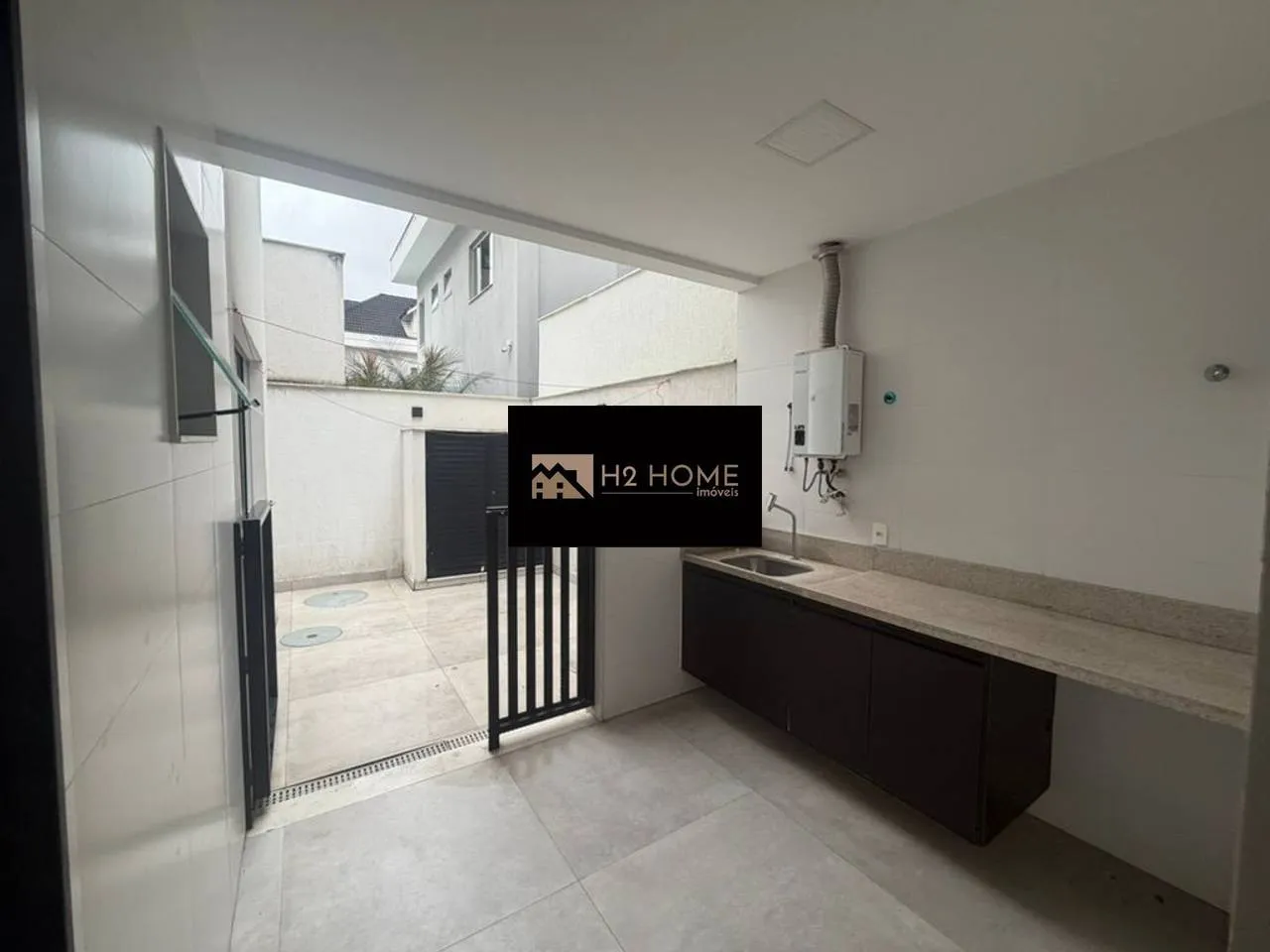 Garden in a 4-bedroom house, 290 m² — photo 39