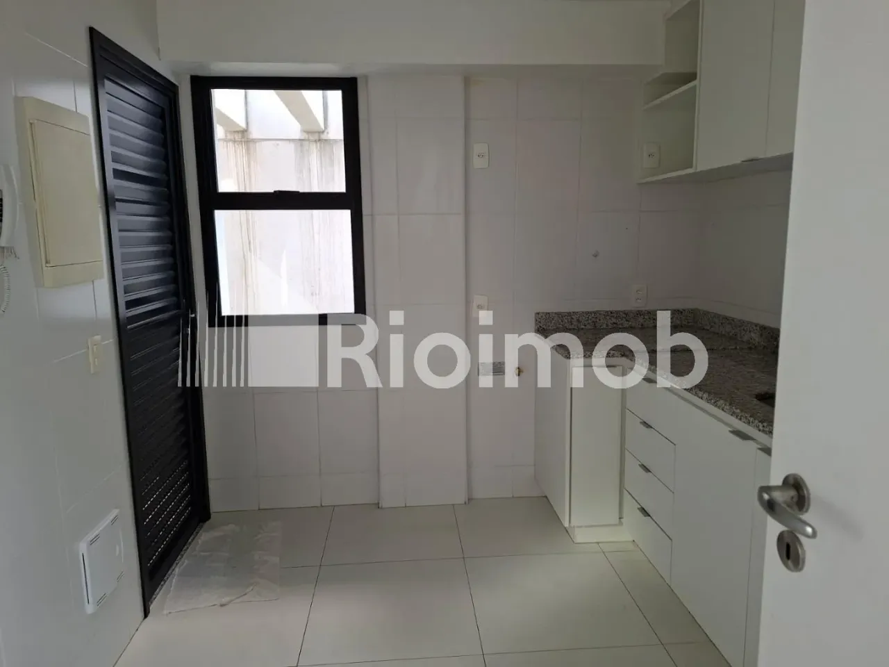 House with 4 bedrooms and 3 bathrooms, balcony grill — photo 17