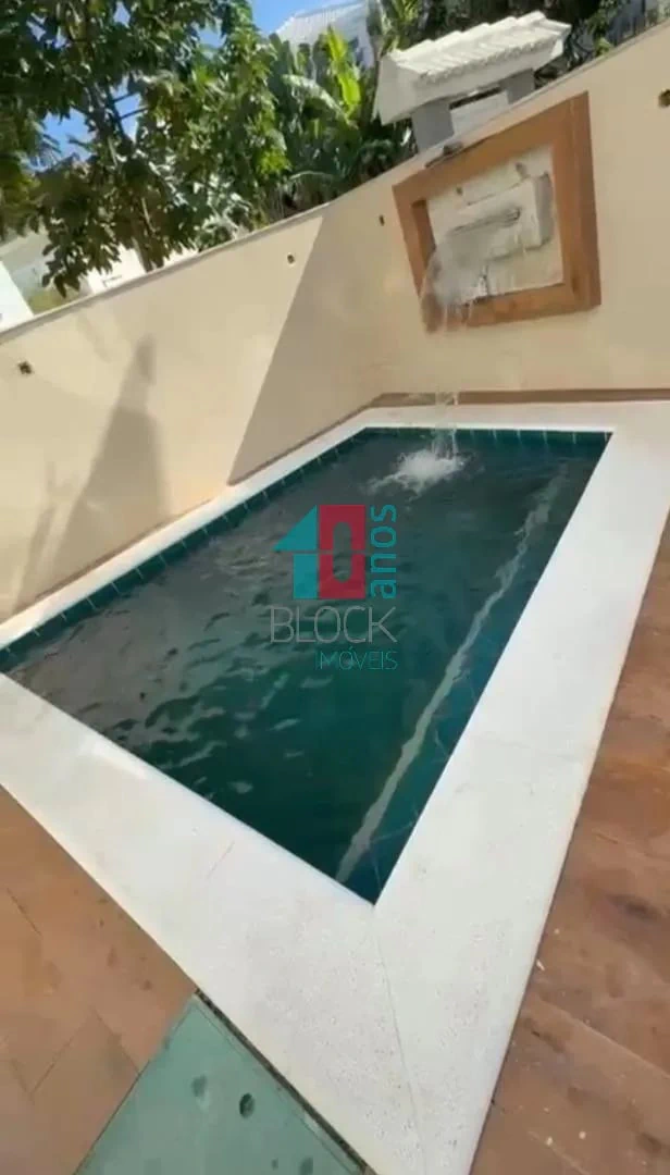 Balcony with a grill in a 5-bedroom house, 278 m² — photo 7