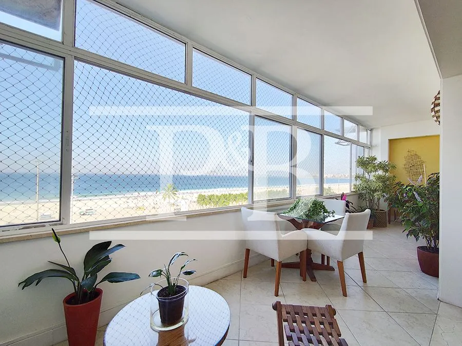 Apartamento de 230 m² com vista para a água e lava-louças