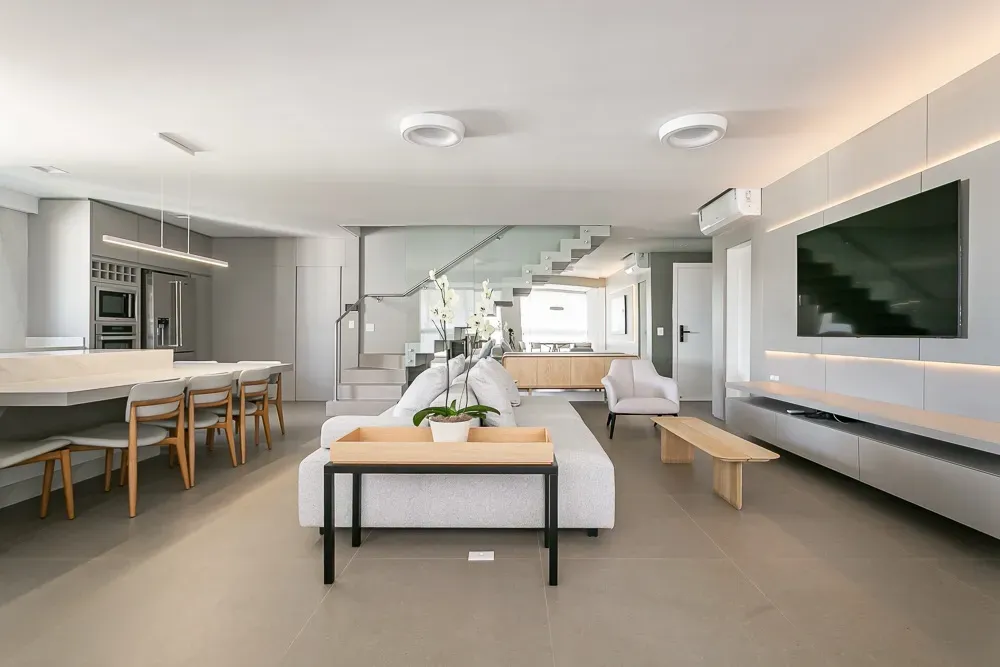 Furnished 220 m² apartment with 3 en-suite bedrooms