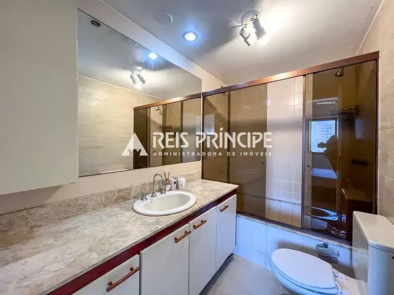 3-bedroom apartment with an enclosed glass balcony — photo 2