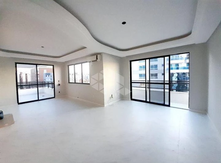 Duplex penthouse with 303 m², 3 bedrooms and 4 bathrooms — photo 4