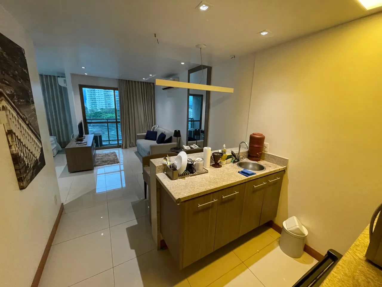 One-bedroom apartment in a building with a gym — photo 2