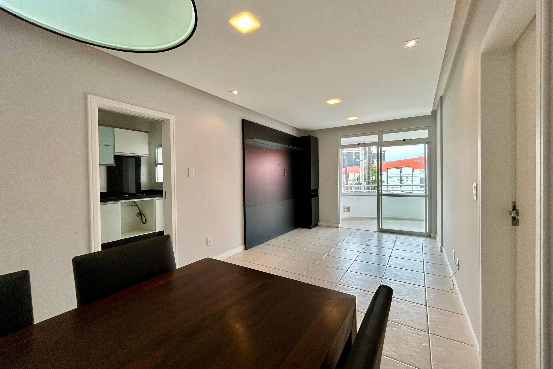 2-bedroom apartment in a building with a gym — photo 8