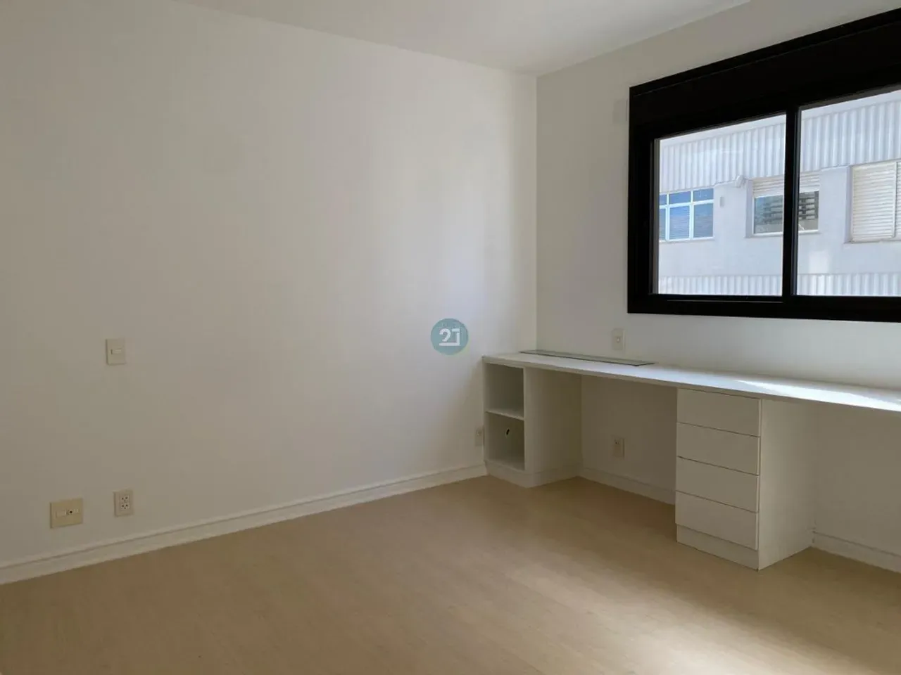 Apartamento de 230 m² con 3 suites y despacho — photo 3