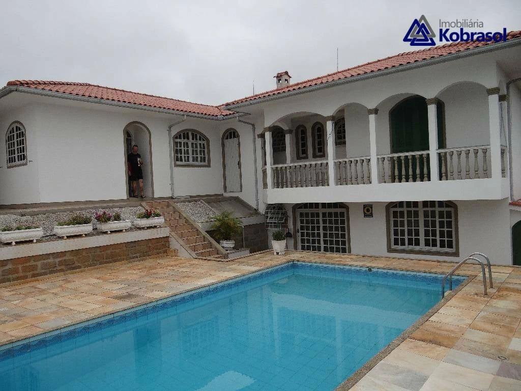 5-bedroom house with a private pool — photo 6