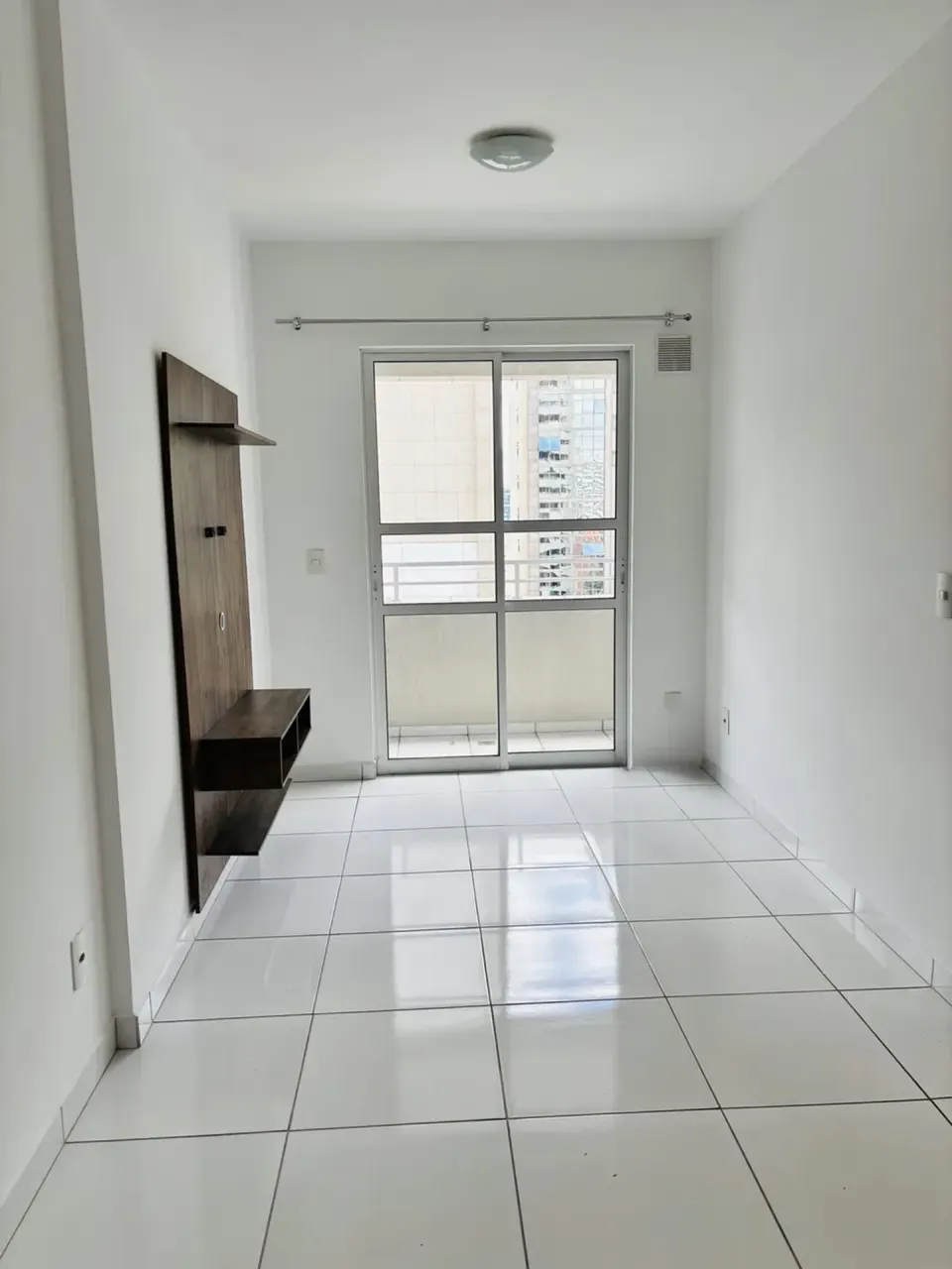 Unfurnished 1-bedroom apartment with balcony, no parking — photo 5