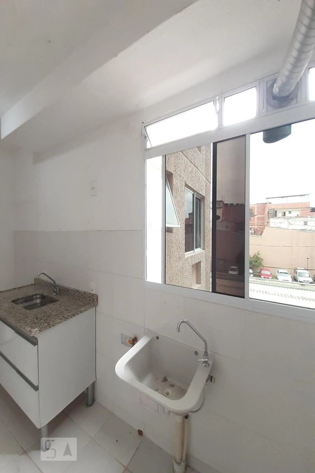 Unfurnished rental apartment with 2 bedrooms and 1 bath — photo 11