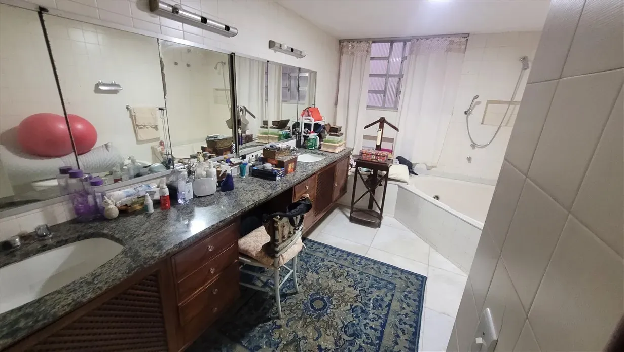 4-bedroom apartment with 280 m² and a glassed balcony — photo 26
