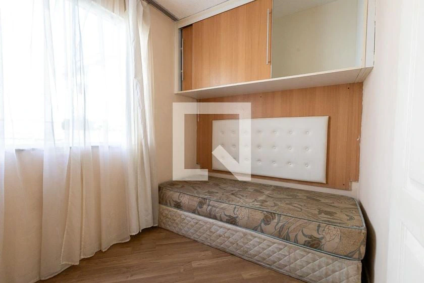 Wood or laminate floors in a 2-bedroom apartment, 60 m² — photo 2