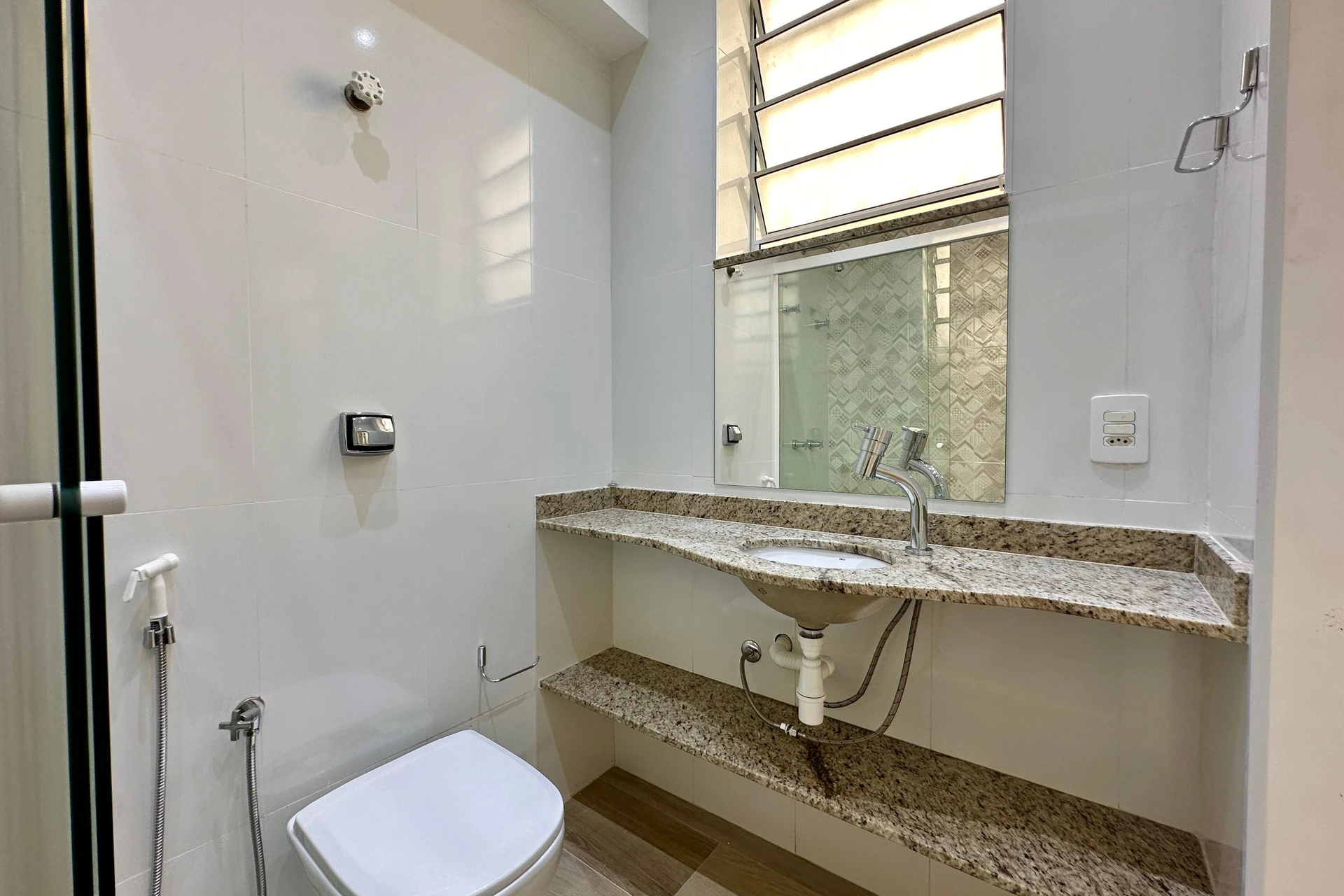 2-bedroom rental apartment with 1 total bathroom — photo 8
