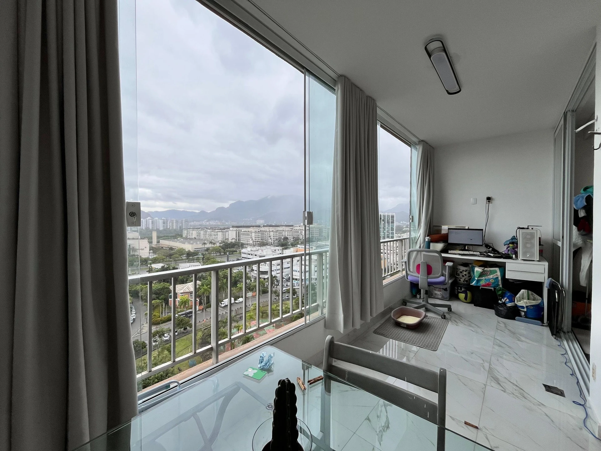 Floor-to-ceiling windows in a one-bedroom apartment, 70 m² — photo 24