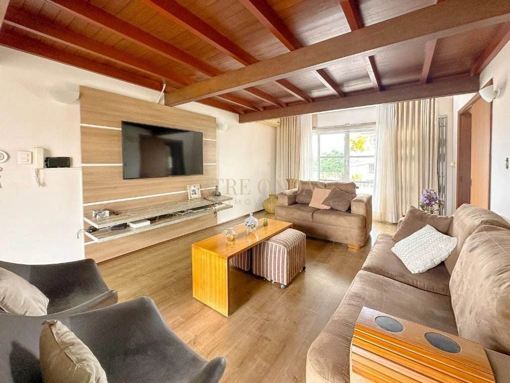 Private pool in a 3-bedroom house, 250 m² — photo 16