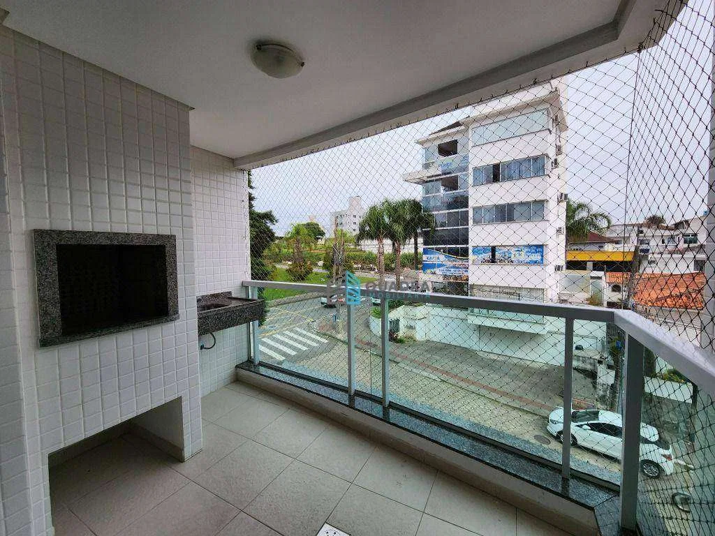 2-bedroom apartment with a home office in Florianópolis