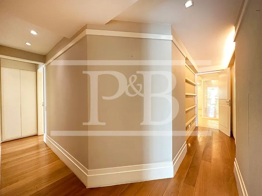 Apartamento com 2 quartos e varanda de vidro fechada — photo 13