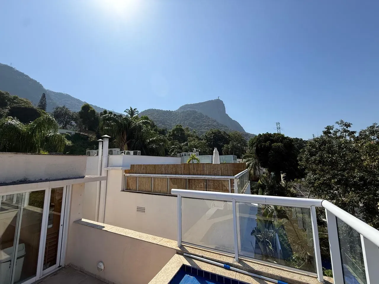 Furnished 470 m² house with 4 en-suite bedrooms and pool — photo 45