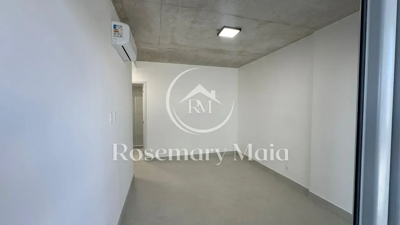 2-bedroom apartment with open-plan kitchen and balcony — photo 8