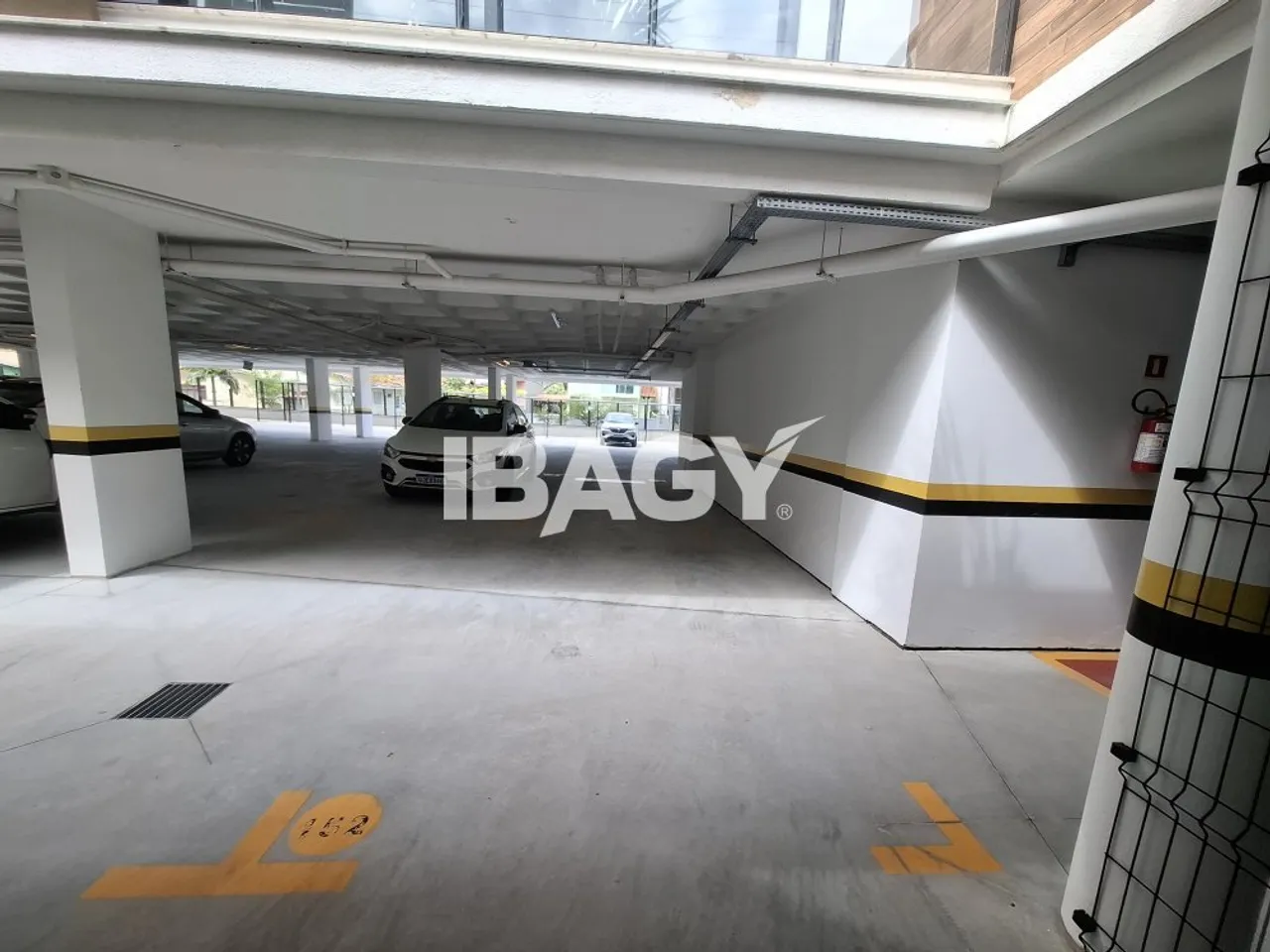 1-bedroom apartment with open-plan kitchen — photo 16