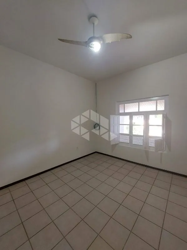 210 m² rental house with 4 bedrooms and a grilled balcony — photo 28