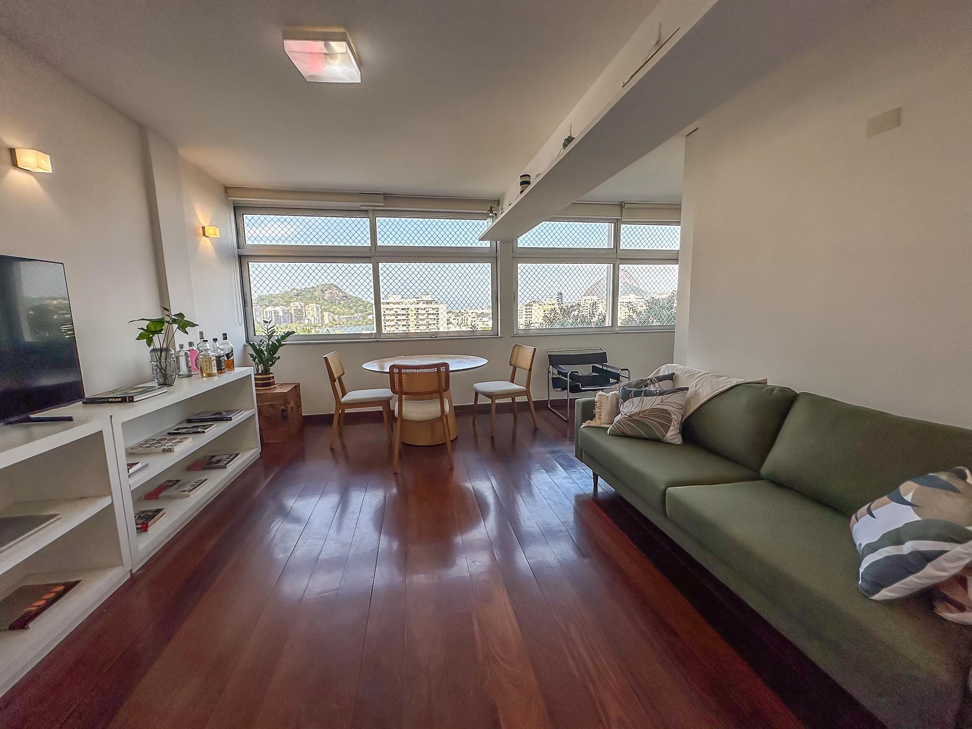 Furnished 2-bedroom apartment with open views — photo 34