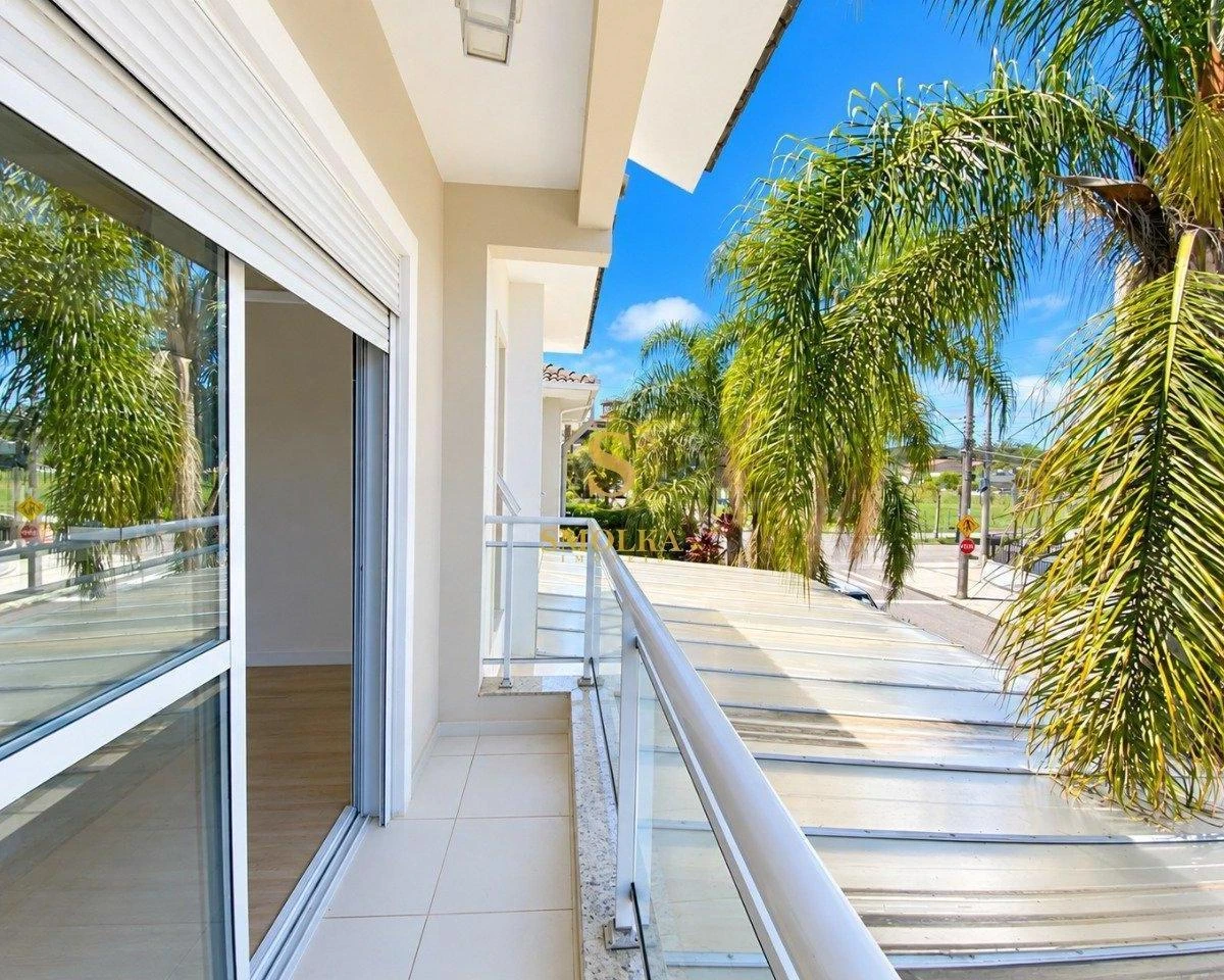3-bedroom house with a walk-in closet in Florianópolis — photo 44
