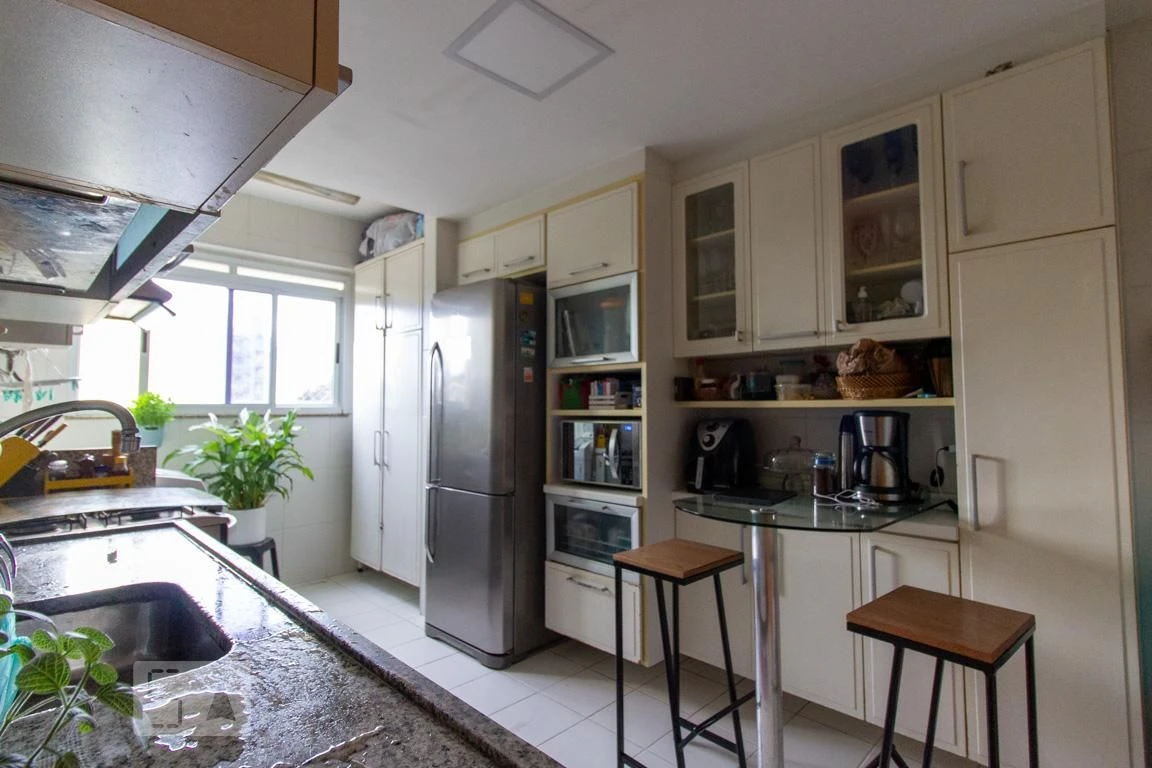 3-bedroom apartment with a mountain view — photo 2