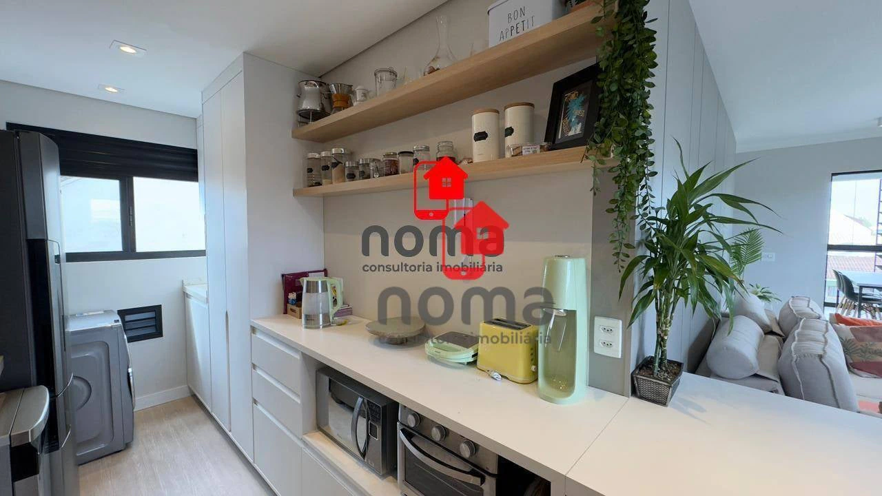 2-bedroom apartment with a glass-enclosed balcony — photo 4