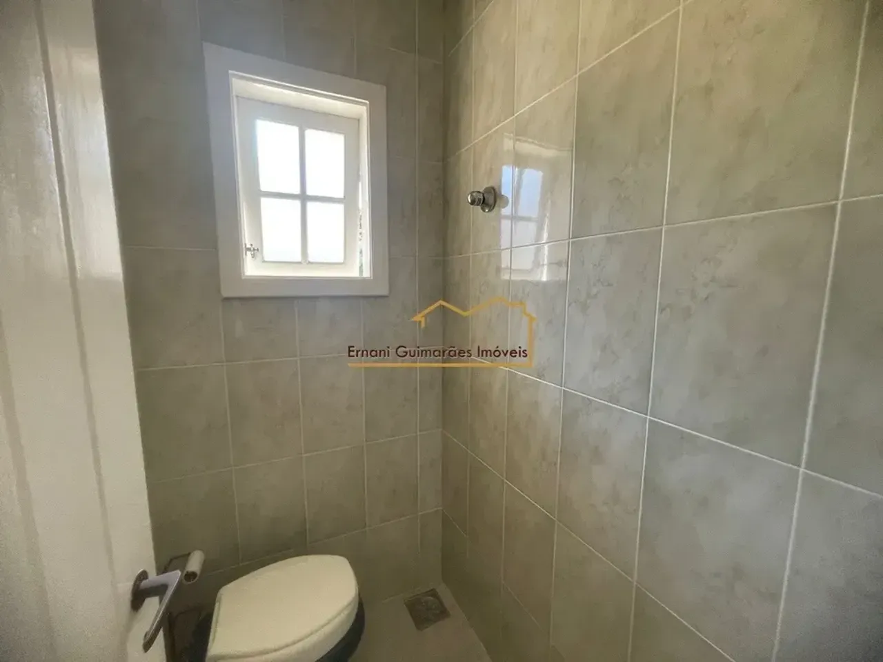 Casa com 5 quartos e 5 banheiros, 4 vagas e varanda — photo 20
