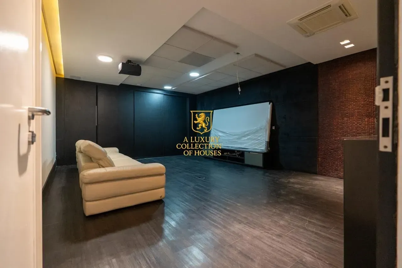 House with 27 bedrooms and 16 bathrooms — photo 33