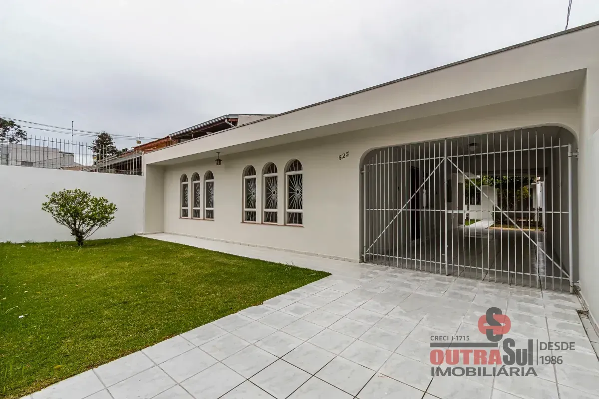 Wood or laminate floors in a 2-bedroom house, 215 m²