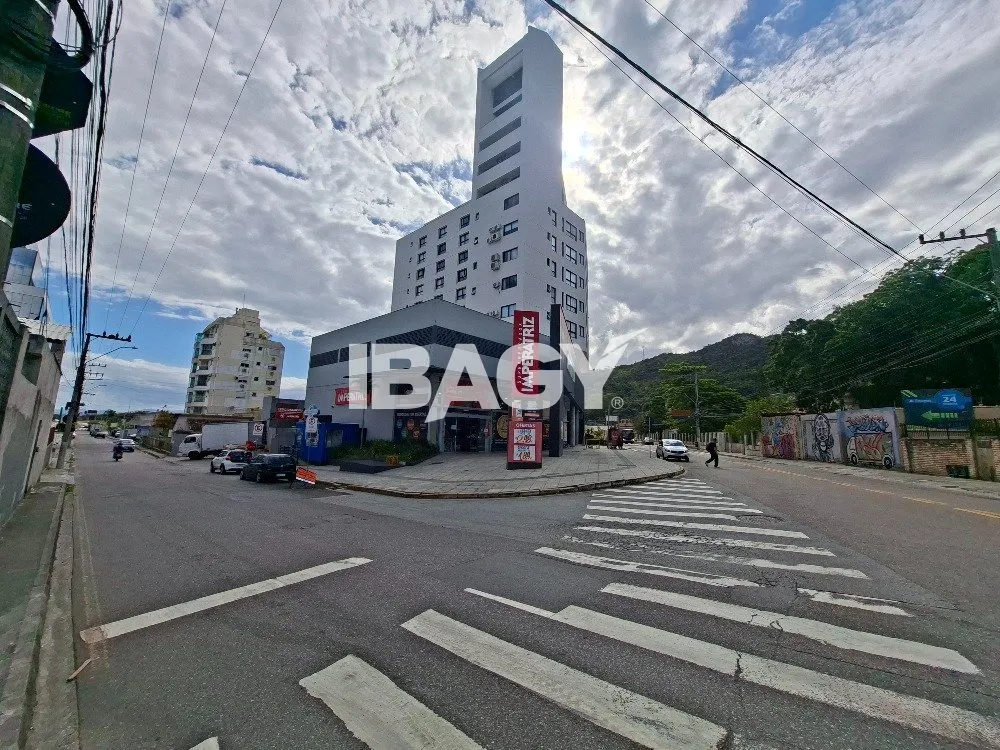Меблированное студио 57 м² с 1 спальней и парковкой — photo 21