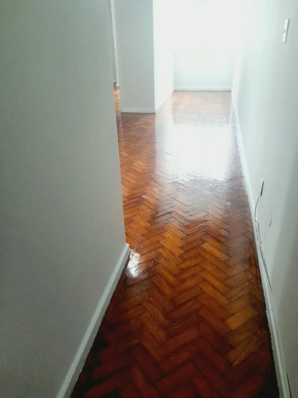 Дерев'яна підлога або ламінат та 1 спальня: квартира 42 м² — photo 5