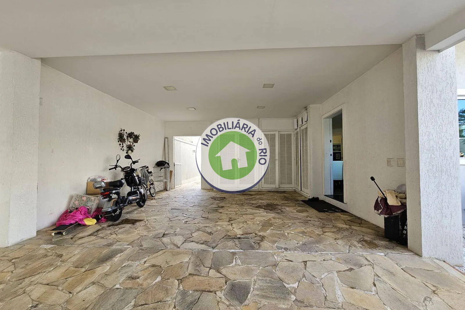 Casa com 5 quartos e 5 banheiros, cozinha fechada — photo 49