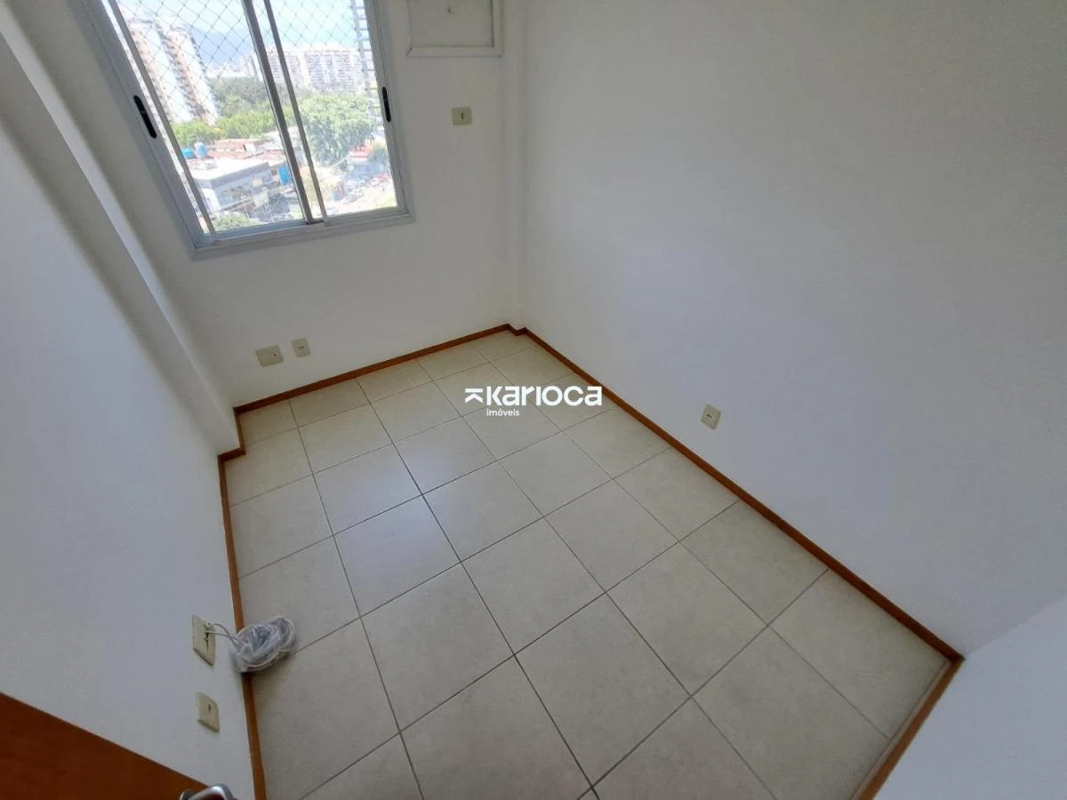 Glass-enclosed balcony in a 3-bedroom apartment, 75 m² — photo 14
