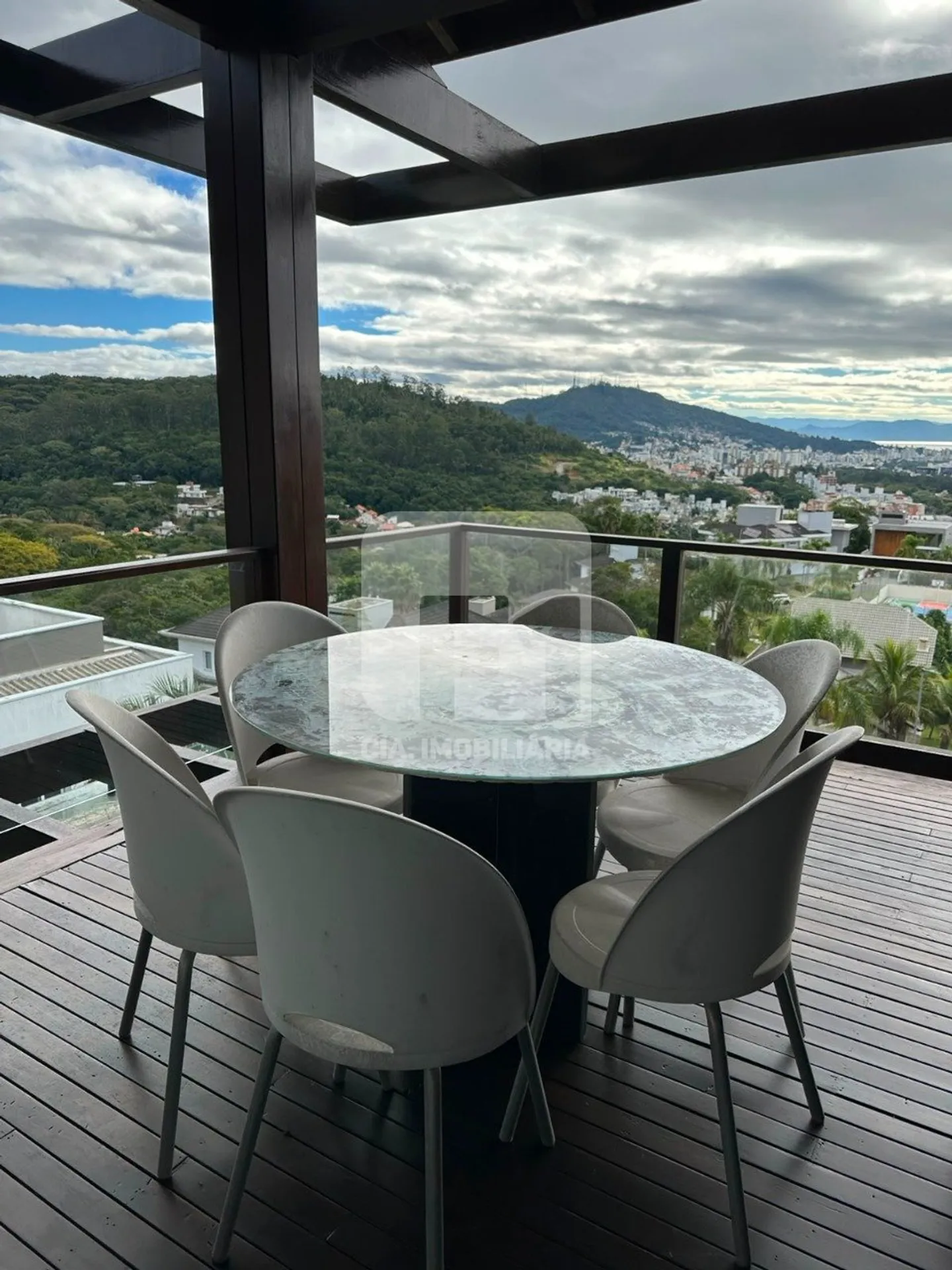 Furnished house with 6 bedrooms and 650 m² total — photo 50