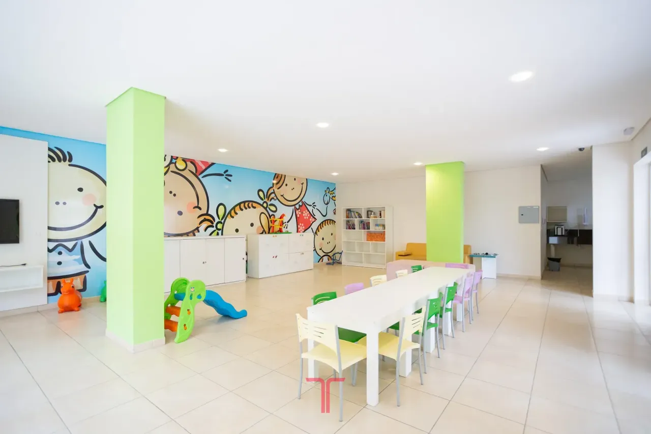 3-bedroom apartment in a building with a pool — photo 20
