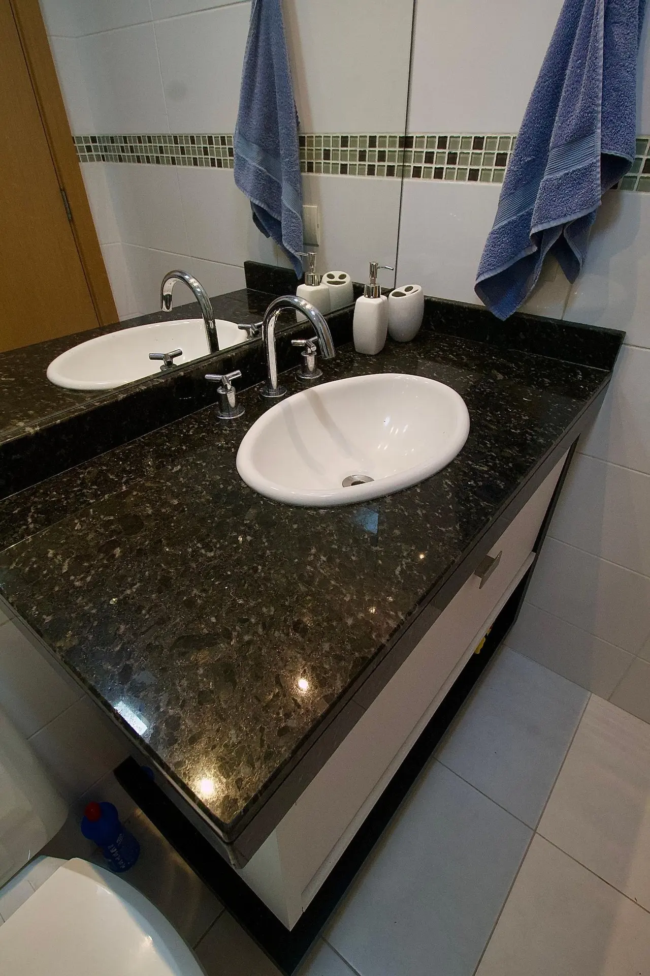2-bedroom apartment with a washing machine — photo 26