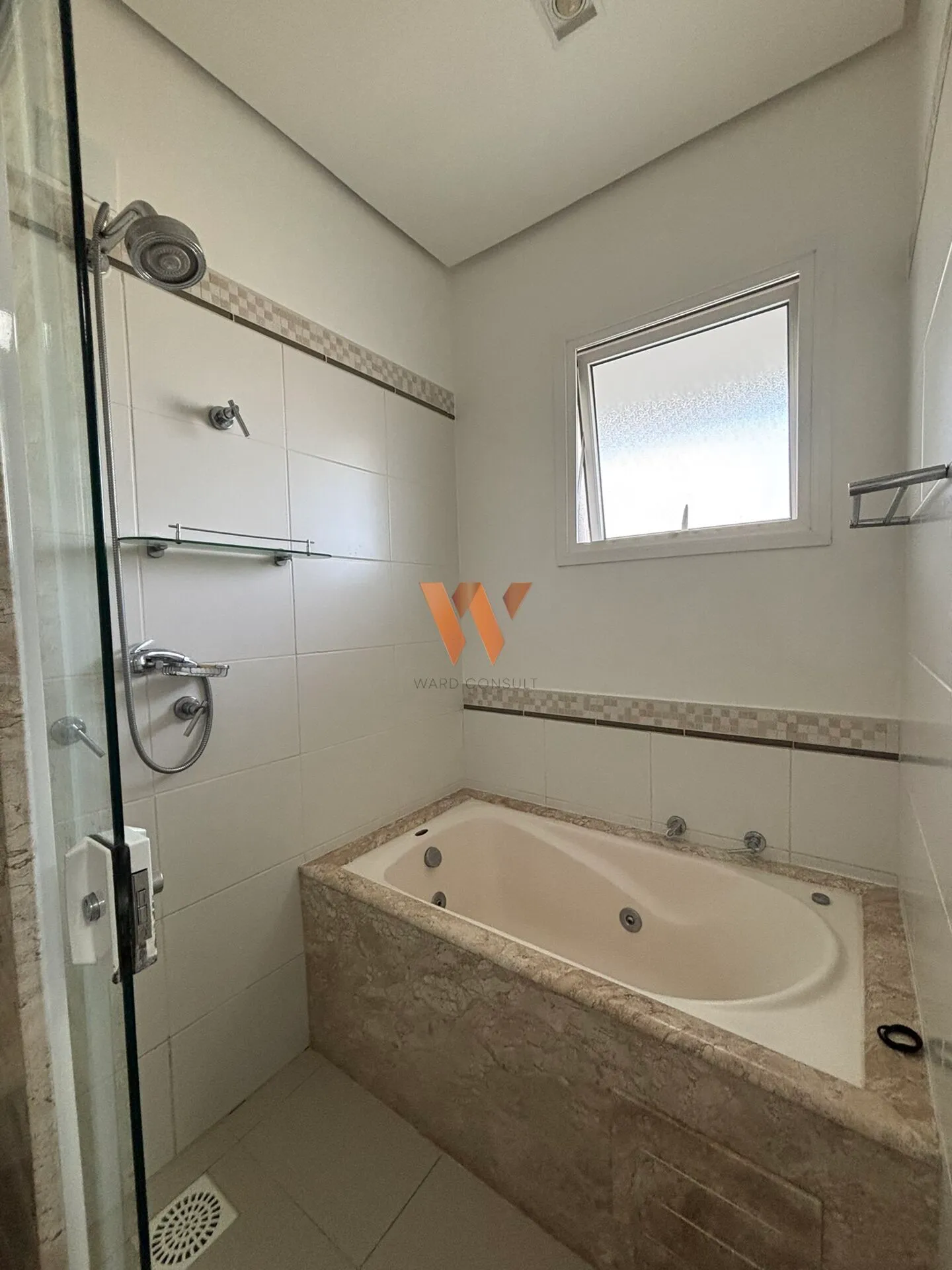 Furnished apartment with 3 en-suites and 236 m² — photo 34
