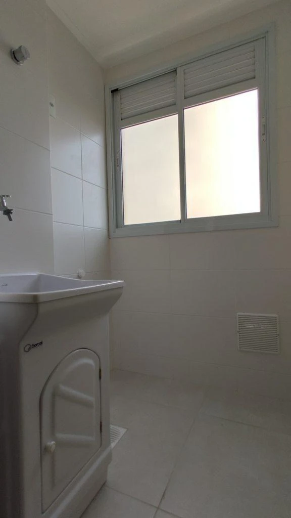 2-bedroom apartment with a mountain view — photo 34