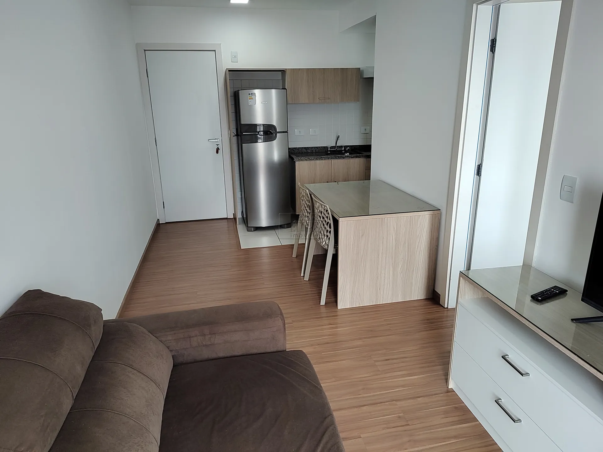 One-bedroom apartment in a building with a gym — photo 2