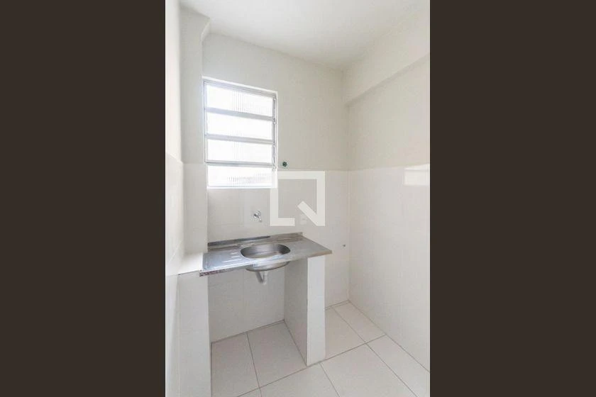 Apartamento de 1 dormitorio con suelos de azulejo — photo 3