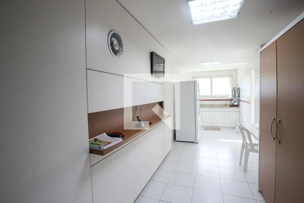 Furnished apartment with 3 bedrooms and a closed kitchen — photo 32