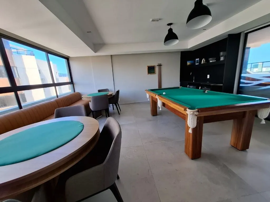 Furnished 2-bedroom apartment with suite and balcony — photo 25