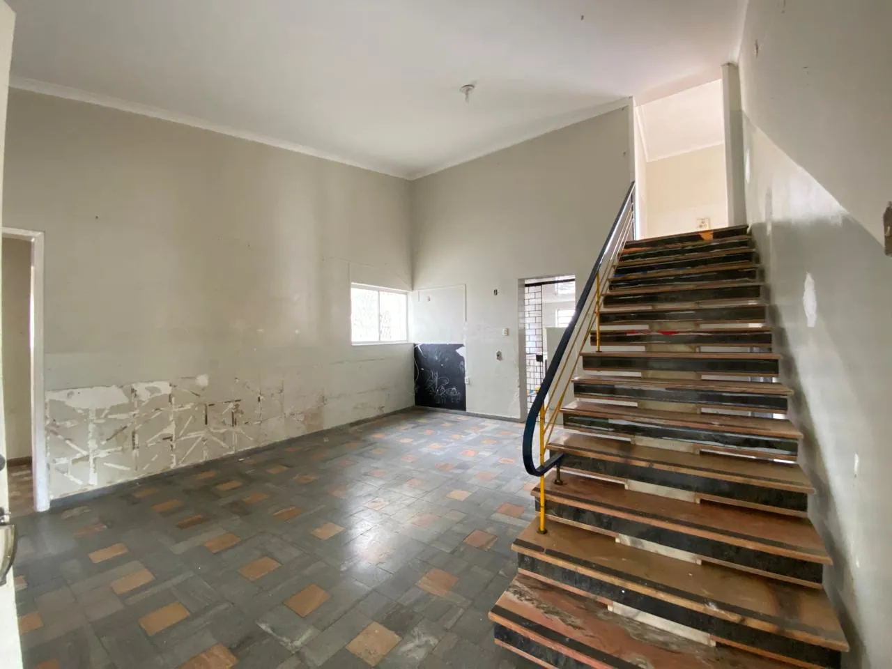 Unfurnished house with 5 bedrooms and 621 m² — photo 6
