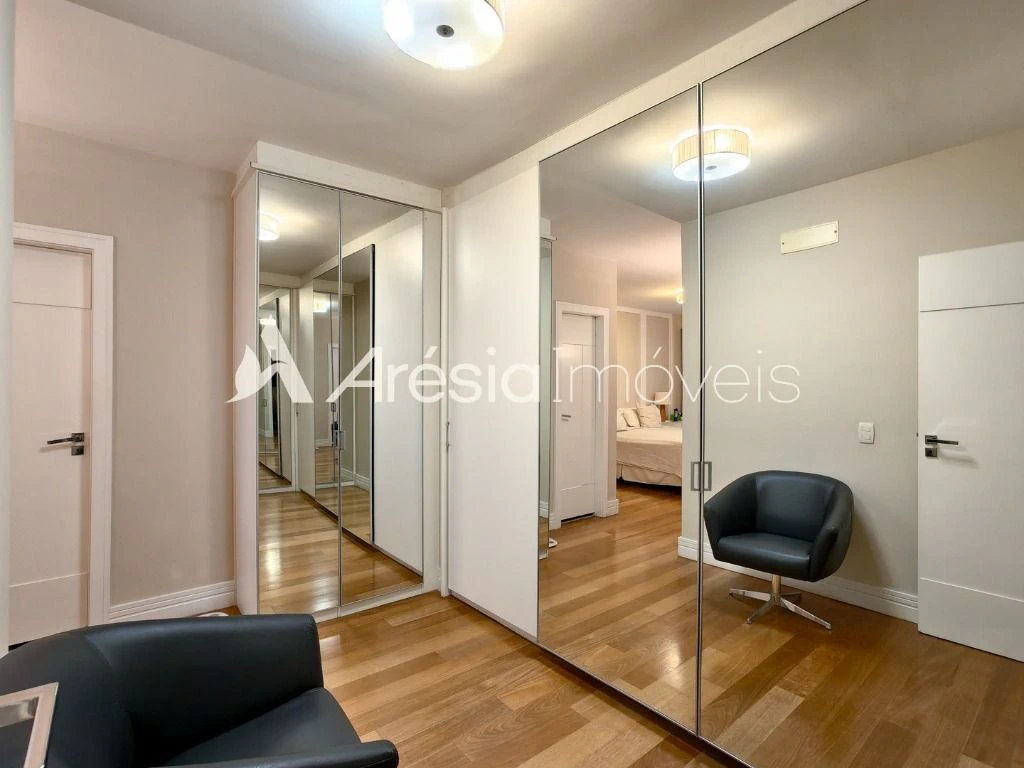 Furnished apartment with 4 bedrooms and private BBQ area — photo 16