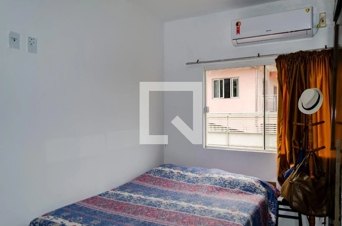 3-bedroom house with a mountain view in Florianópolis — photo 12