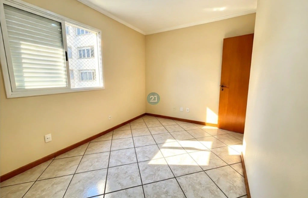 3-bedroom apartment in a building with a pool — photo 25