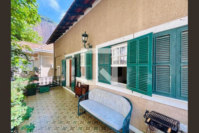 4-bedroom house with a mountain view in Rio de Janeiro — photo 13