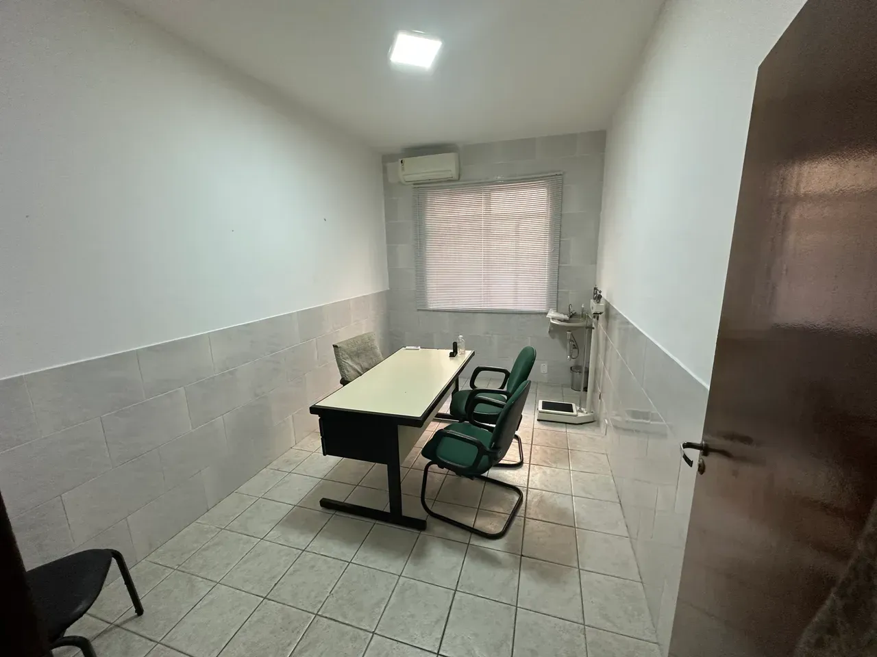 Casa com 4 quartos, 3 banheiros e 5 vagas — photo 9